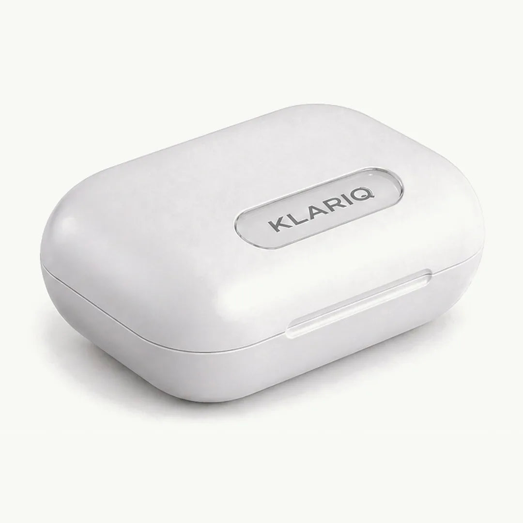 KLARIQ Essential — Closed case angled